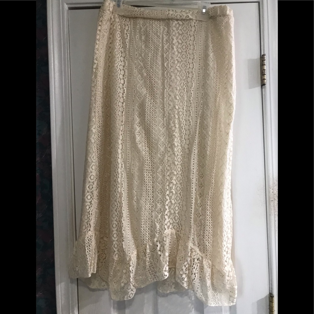 Decorated originals brand cream lace skirt sz large